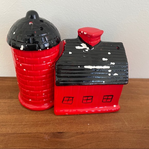 Vintage Chippy Paint Farmhouse Style Barn & Silo